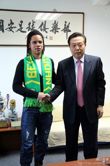 北京国安足球俱乐部正式与葡萄牙球员马努签约
