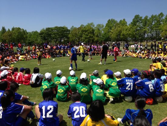 北京国安携手汤姆·拜尔举办少儿足球体验日活